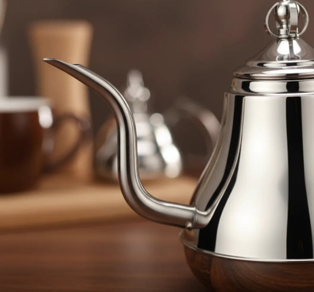 Théière Marocaine Traditionnelle en Inox Poli – Argent & Or – 1,2 L / 1,8 L