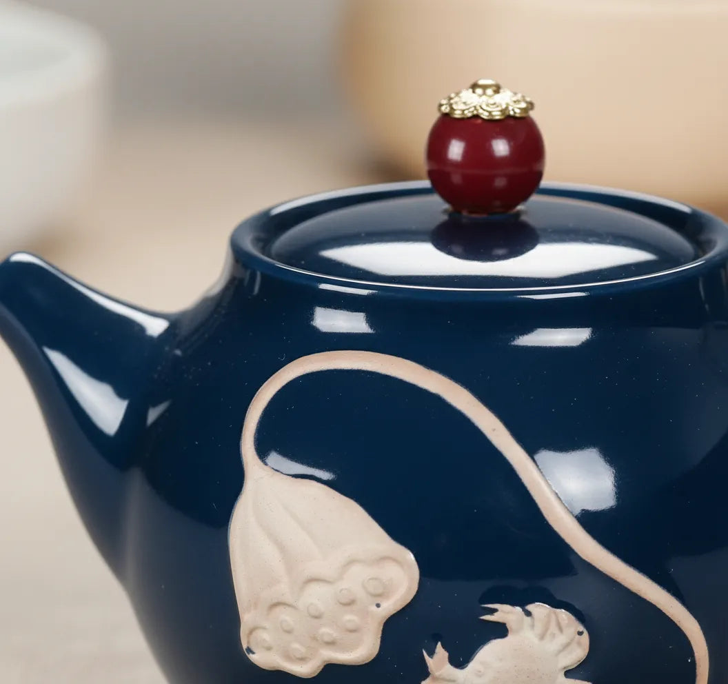 Théière Chinoise en Porcelaine Émaillée Sculptée 270 ml
