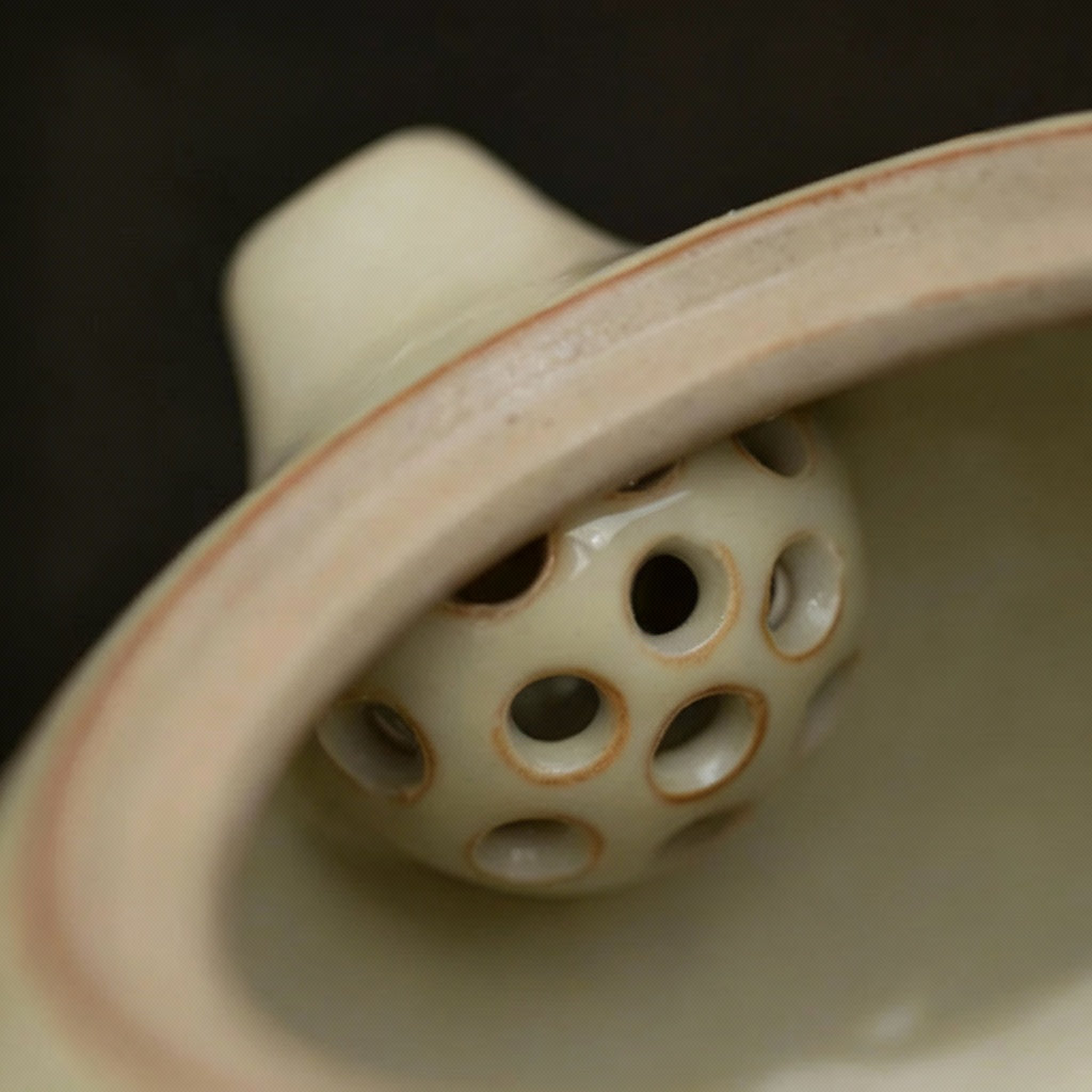 Théière Chinoise en Porcelaine Blanc Cassé Motifs Bleu Indigo 230 ml