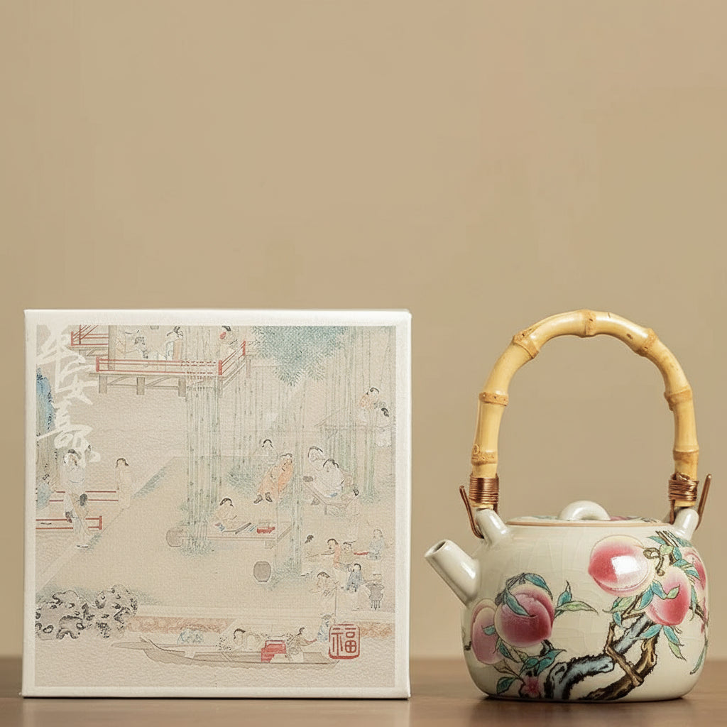 Théière Chinoise en Porcelaine Motif Pêches & Poignée Bambou – 210 ml