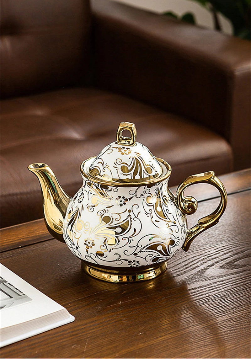 Théière Anglaise en Porcelaine Blanche & Or 900 ml