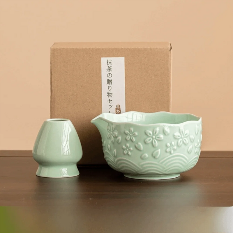 Duo matcha vert avec bol en céramique sculptée et porte-fouet en céramique