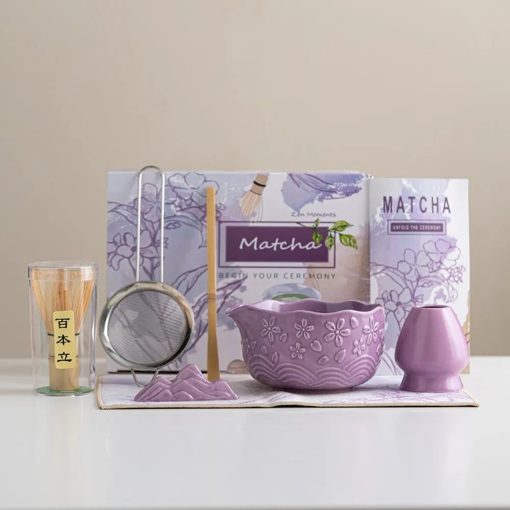 Set matcha violet Sakura avec bol en céramique sculptée et ustensiles traditionnels