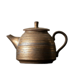 Théière chinoise en céramique artisanale Tao, style Yixing, disponible de 180 à 300 ml.