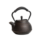 Théière japonaise en fonte 650 ml avec surface texturée et poignée ergonomique, disponible en plusieurs coloris.
