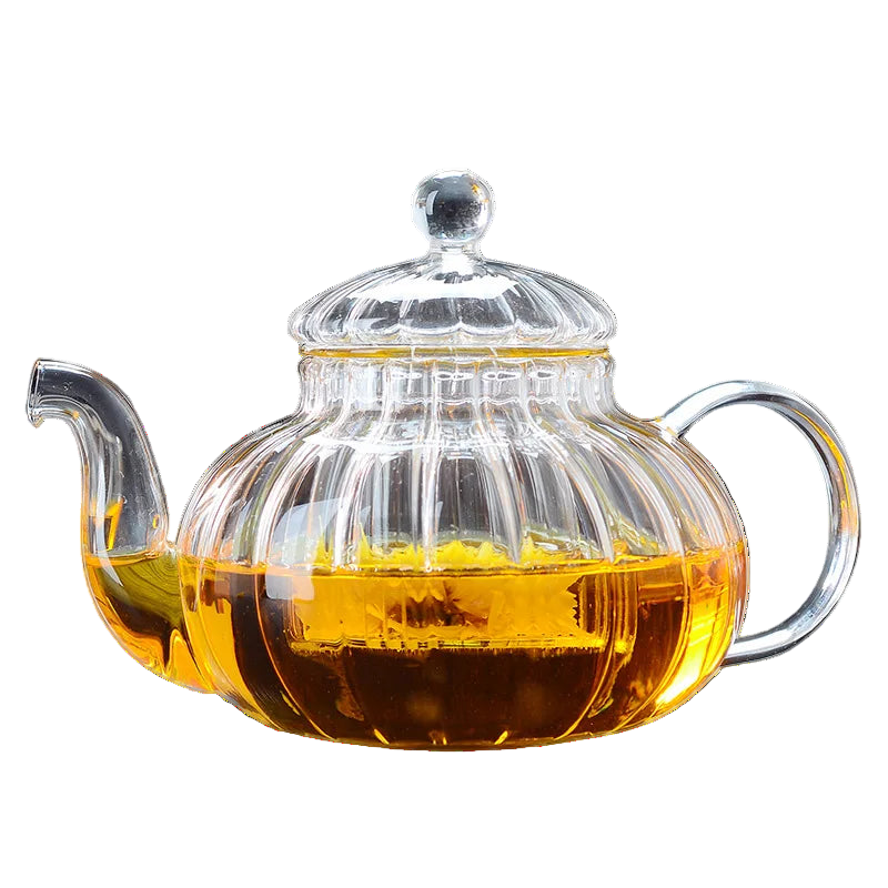 Théière en verre style anglais, 600 ml, parois striées et infusion visible.